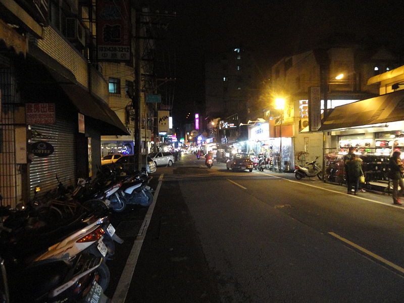 File:A part of Chung Yuan Night Market.JPG