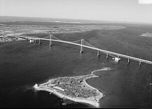 Aerial view of Claiborne Pell Newport Bridge - 01.jpg