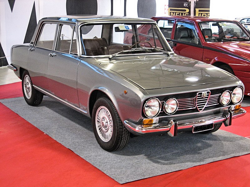 File:Alfa Romeo 1750 berlina grey-front.JPG