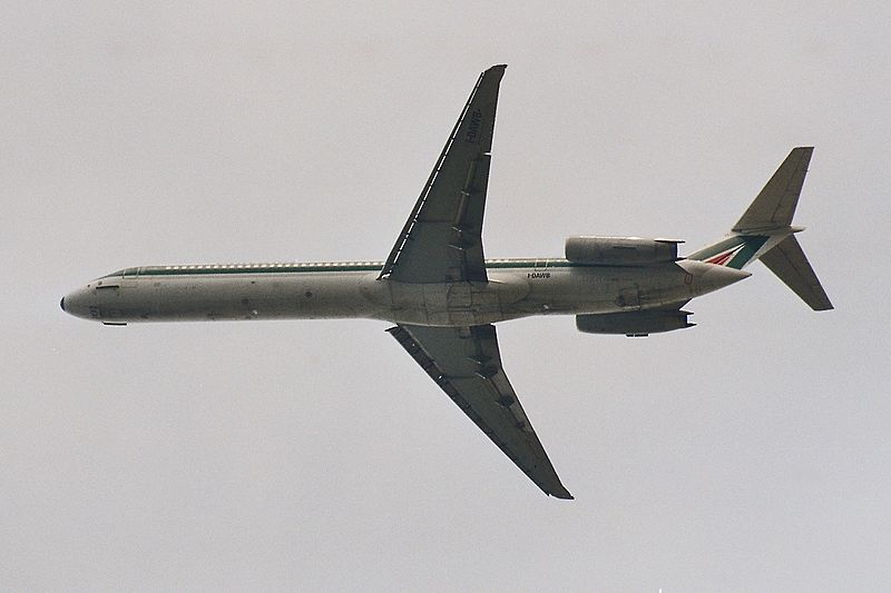 File:Alitalia McDonnell Douglas MD-82 (DC-9-82) I-DAWB (22307494740).jpg