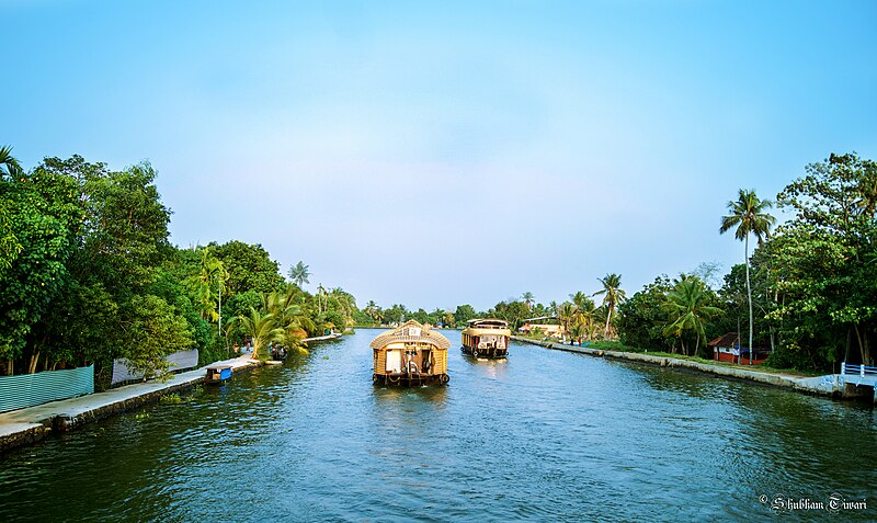 File:Allepy Backwaters, Kerela 20160327- DSC1974.jpg