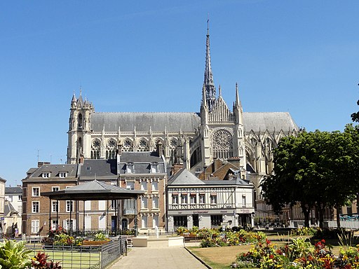 Amiens (80), square Jules-Bocquet, vue sur la cathédrale 1