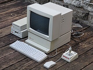 <span class="mw-page-title-main">Apple IIGS</span> Apple II series 16-bit computer