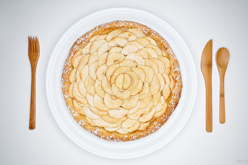 File:Apple pie - plate and cutlery.jpg