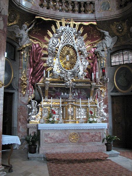 File:Asamkirche München Altar.JPG