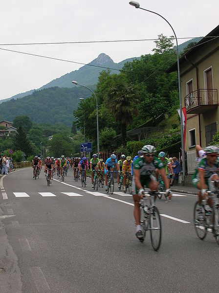 File:Asso, 89° Giro d'Italia 06.JPG