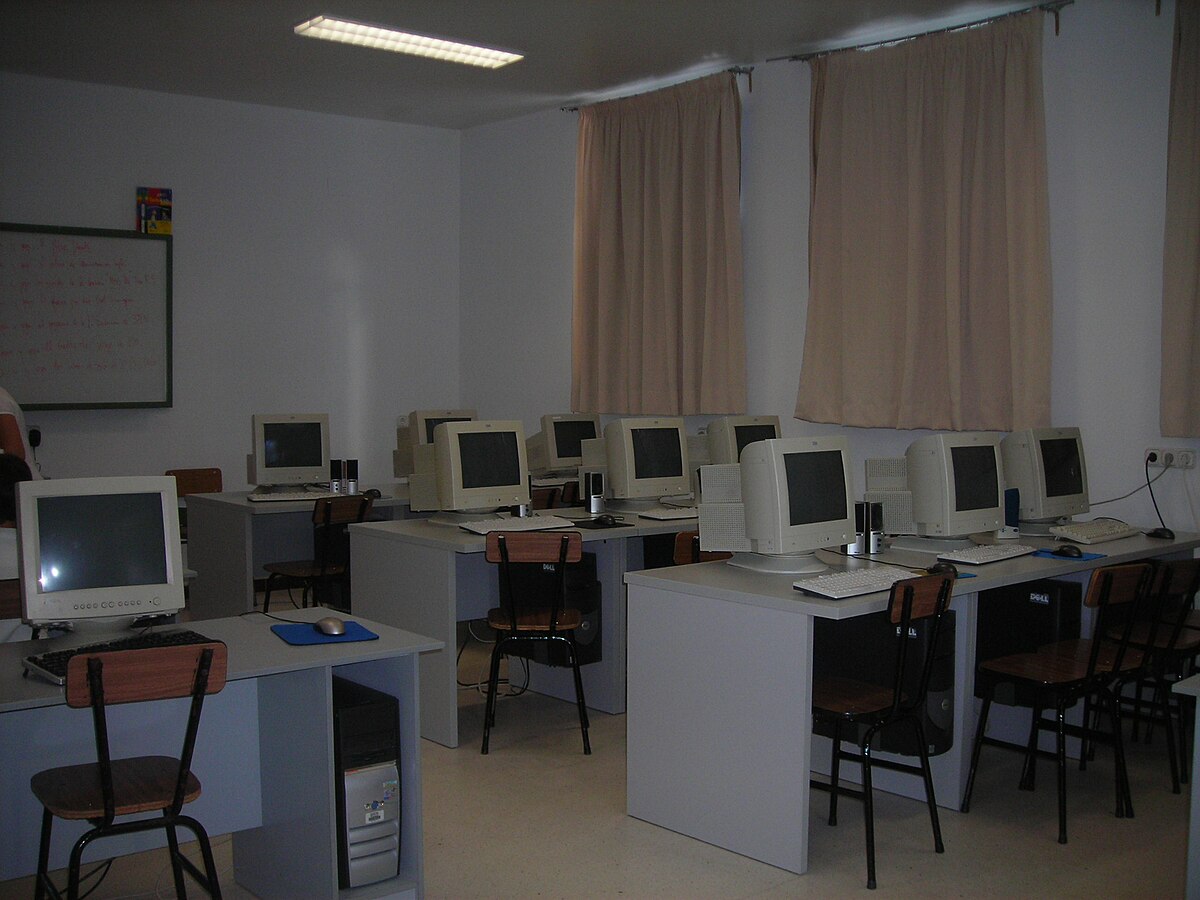 File Aula Informatica Jpg Wikimedia Commons