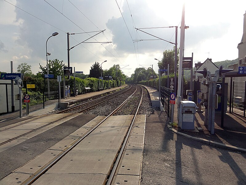 File:Auvers-sur-Oise - Gare de Chaponval 05.jpg