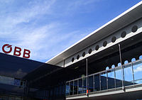 ÖBB-Logo am Bahnhof Wels