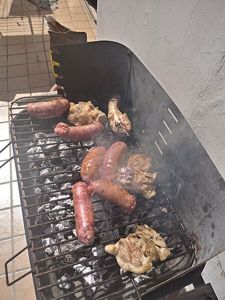 File:Barbecues 01.jpg