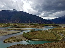 Río Nyang en el distrito de Bayi