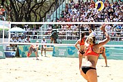 Deutsch: Beachvolleyball bei den Olympischen Jugendspielen 2018; Tag 9, 15. Oktober 2018; Mädchen, Viertelfinale: USA-Spanien 2–1 (21–19/17–21/15–9) English: Beach volleyball at the 2018 Summer Youth Olympics at 15 October 2018 – Girls Quarterfinals: USA-Spain 2–1 (21–19/17–21/15–9)