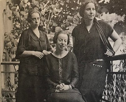 Photo of Hannah with her stepsisters, Eva and Clara Beerwald in 1922