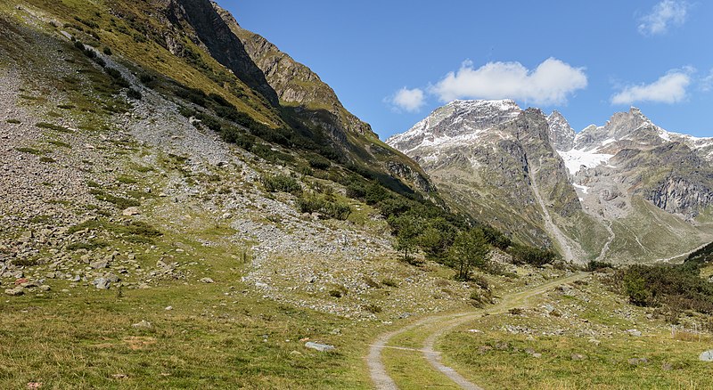 File:Bergtocht van Lavin door Val Lavinuoz naar Alp dÍmmez (2025m.) 11-09-2019. (actm.) 09.jpg