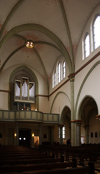 File:Berlin Herz-Jesu-Kirche Orgel.jpg