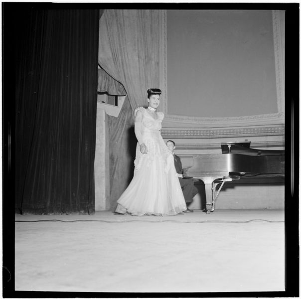 File:Billie Holiday, Carnegie Hall, New York, N.Y., between 1946 and 1948 (William P. Gottlieb 04231).jpg