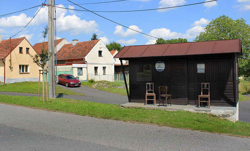 File:Blížejov, Malonice, bus stop.jpg