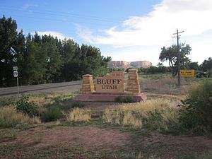 Bluff, Utah (dari timur) .jpg