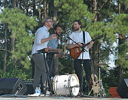 Бомбадил выступает на фестивале Destination Dix в Роли, Северная Каролина