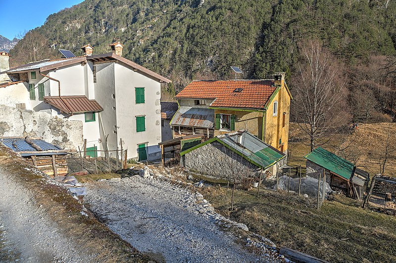 File:Borgo di Mezzo Moticello Friuli Italy 160123 c.jpg