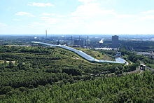 Bottrop - Prosperstrasse dökümü + Prosper kok fabrikası (tetrahedron) 02 ies.jpg