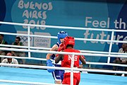 Deutsch: Boxen bei den Olympischen Jugendspielen 2018 Tag 12, 18. Oktober 2018 - Finale Fliegengewicht Mädchen – Martina La Piana (Italien, blau) schlägt Adijat Gbadamosi (Nigeria, rot) 5-0; Ringrichter ist James Beckles (Trinidad und Tobago). English: Boxing at the 2018 Summer Youth Olympics on 18 October 2018 – Girl's flyweight Gold Medal Bout - Martina La Piana (Italy, blue) beats Adijat Gbadamosi (Nigeria, red) 5-0; Referee is James Beckles (Trinidad and Tobago). Español: Boxeo en los Juegos Olímpicos Juveniles de Verano de 2018 en 18 de octubre de 2018 - Combate a medalla de oro de peso mosca para mujeres: Martina La Piana (Italia, azul) le gana a Adijat Gbadamosi (Nigeria, roja) 5-0; El árbitro es James Beckles (Trinidad y Tobago).