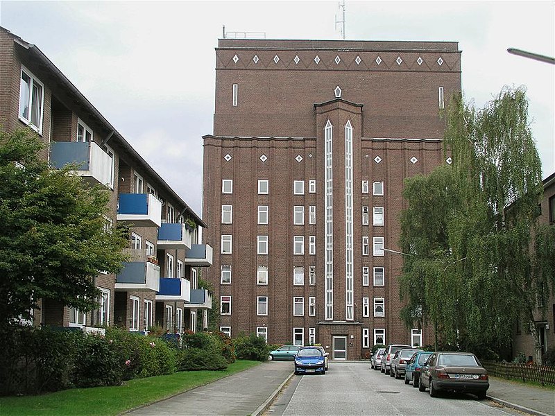 File:Bremerhaven Wohnwasserturm.jpg