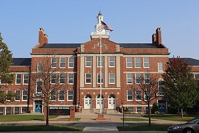 Как называется школа где. Brighton High School (Rochester, New York). Хай скул школа в США. Рочестерский колледж (Rochester Hills) Мичиган. Частная школа в Нью-Йорке.