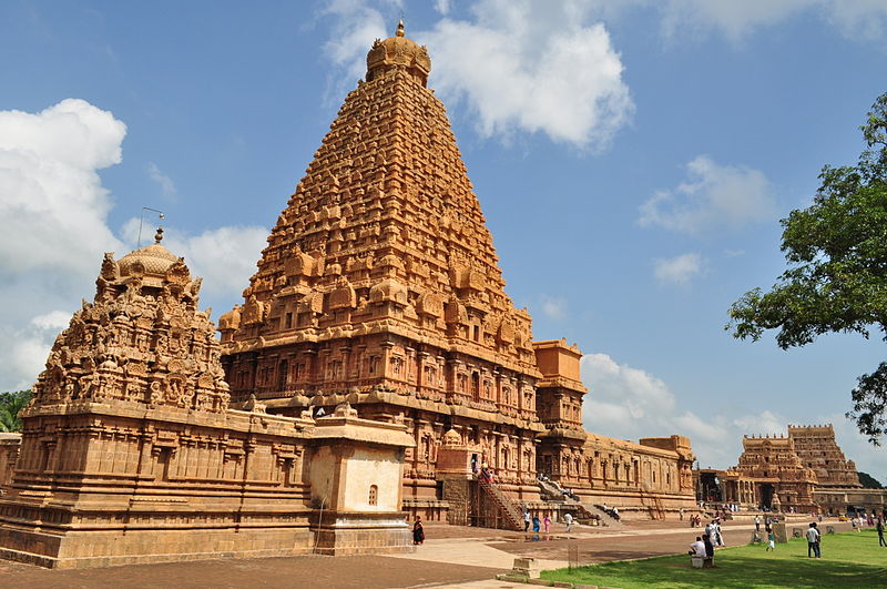 File:Brihadeeswarar Temple view 1.JPG