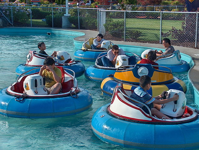 Bumper boats - Wikipedia