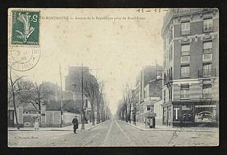 Sud de l'avenue de la République. L'angle gauche de la rue est occupé par un jardin.