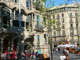 ]]. pg. de Gràcia, 43 (Barcelona). El passeig de Gràcia el dia de Sant Jordi. This is a photo of a monument listed in the Catalan heritage register of Béns Culturals d'Interès Nacional and the Spanish heritage register of Bienes de Interés Cultural under the reference RI-51-0003815. Object location 41° 23′ 30″ N, 2° 09′ 54″ E  View all coordinates using: OpenStreetMap