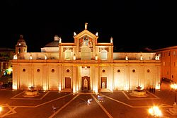 Cattedrale di Manfredonia in notturna.jpg