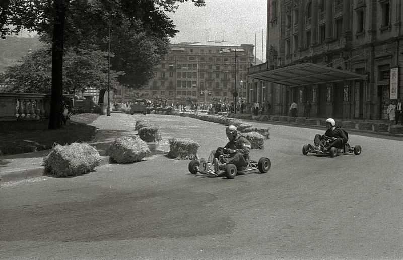 File:Celebración de una prueba de karts en San Sebastián (16 de 19) - Fondo Marín-Kutxa Fototeka.jpg