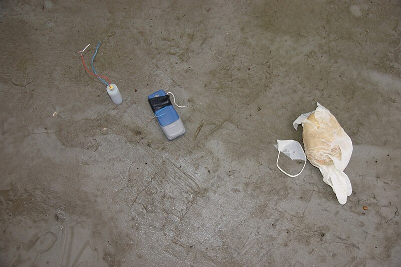 File:Cell phone bomb.jpg