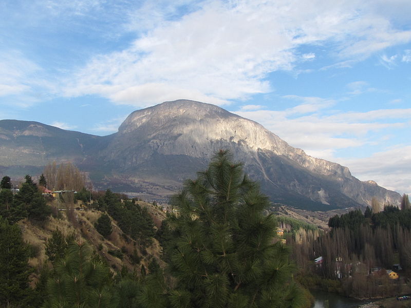 File:Cerro Mackay con sol.JPG