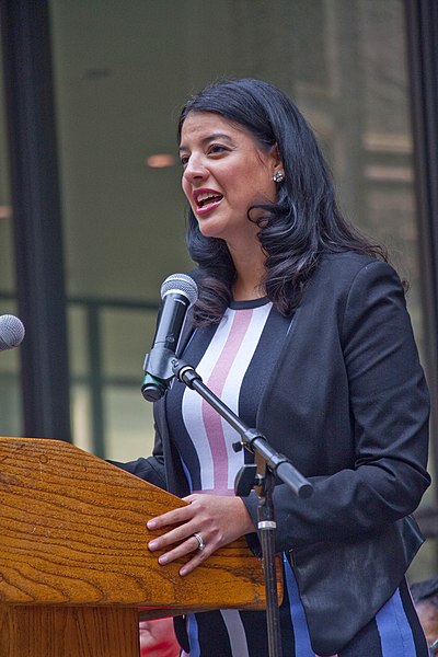 File:Chicago City Clerk Anna Valencia Equal Pay For Women Rally Chicago Illinois 3-28-19 6720 (47490709971).jpg