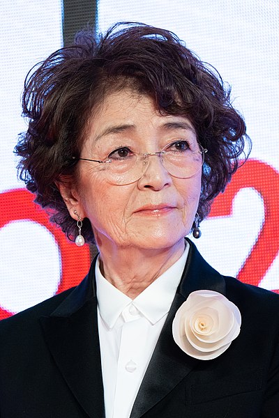 Chieko Baisho voiced Sophie in Japanese.