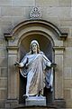 Christustatue von Seitz an der Christuskirche in Freiburg