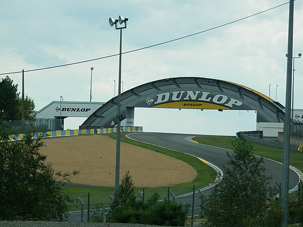 The esses after the Dunlop Bridge