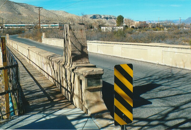 File:Clarkdale-Broadway Bridge-1917-2.jpg