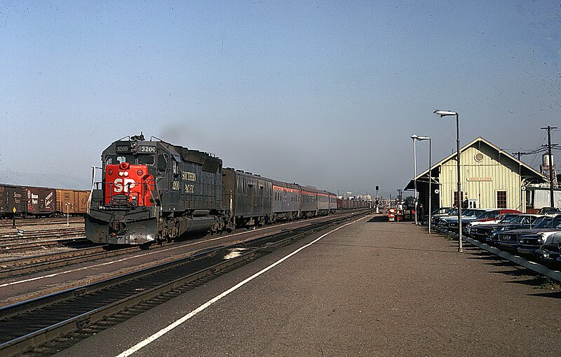 File:Coast Daylight at Santa Clara station, April 1971.jpg