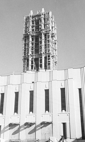 Construction of Pavilion Roger-Gaudry in 1941. The Mount Royal campus was inaugurated in 1943.