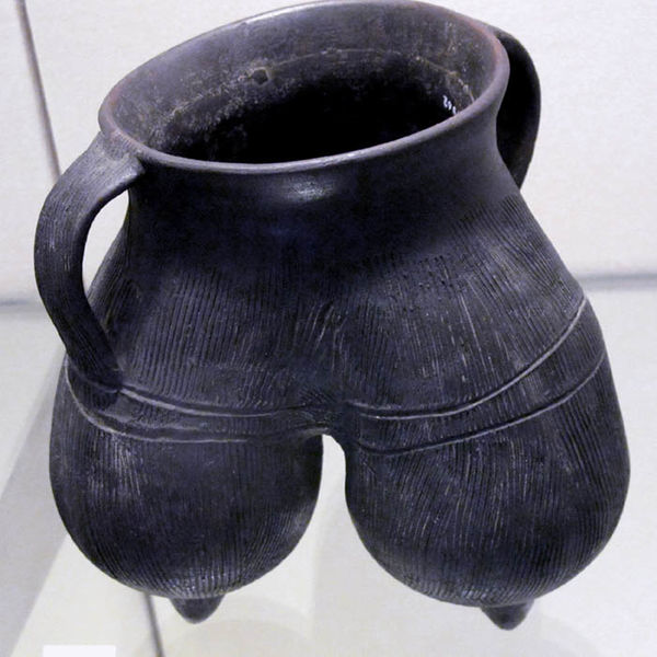 https://upload.wikimedia.org/wikipedia/commons/thumb/2/20/Cooking_pot._Longshan_culture._British_museum.jpg/600px-Cooking_pot._Longshan_culture._British_museum.jpg