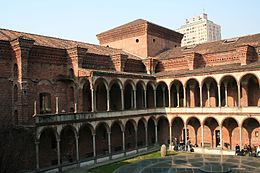 Cortile Ghiacciaia Université de Milan.JPG