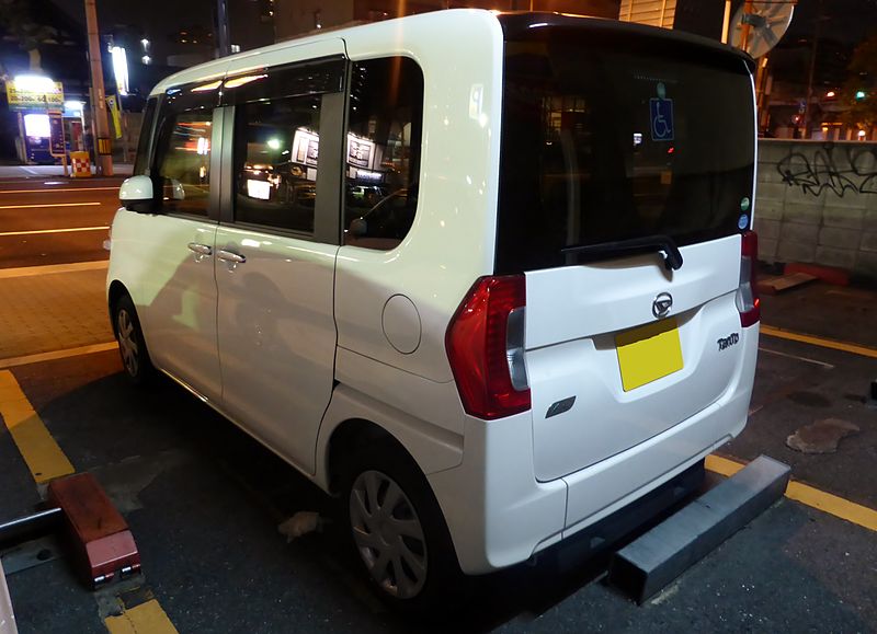 File:Daihatsu TanTo X (LA660S) at night rear.JPG