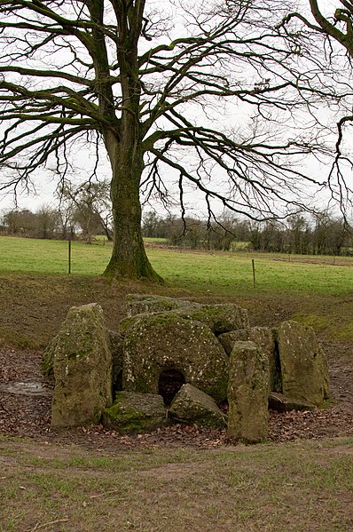 File:Dolmen South Wéris.jpg