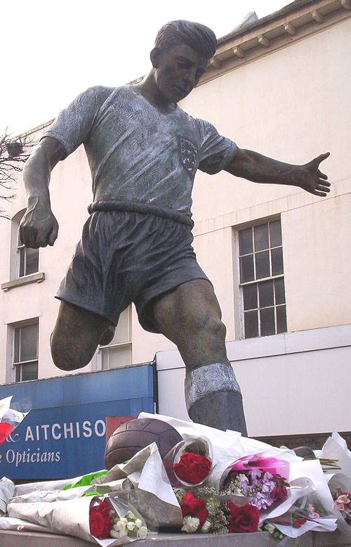 Duncan Edwards was a highly rated midfielder who was one of the eight Manchester United player who died as a result of the Munich air disaster in 1958