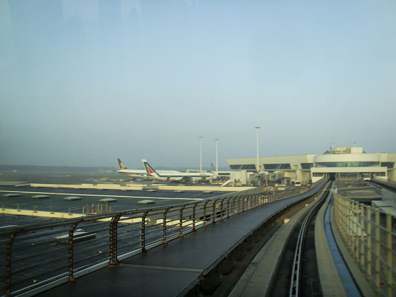 File:EHGritaly 120304-01 (LIRF International arrivals).JPG