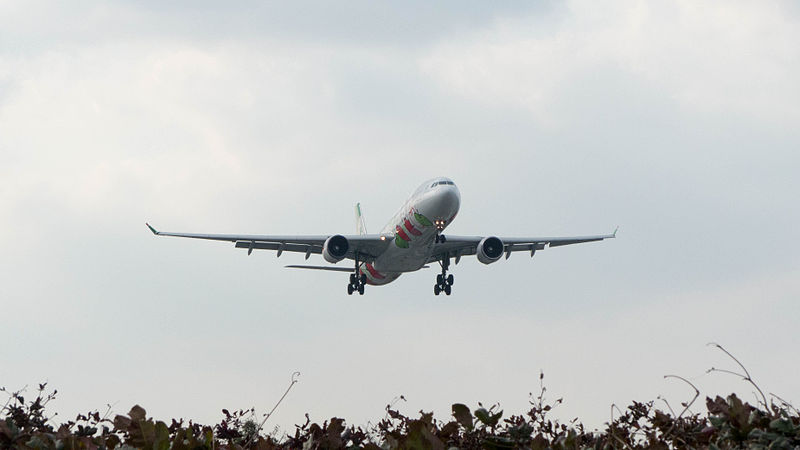 File:EVA Air A330-302X B-16332 Final Approach to Taipei Songshan Airport 20150101a.jpg